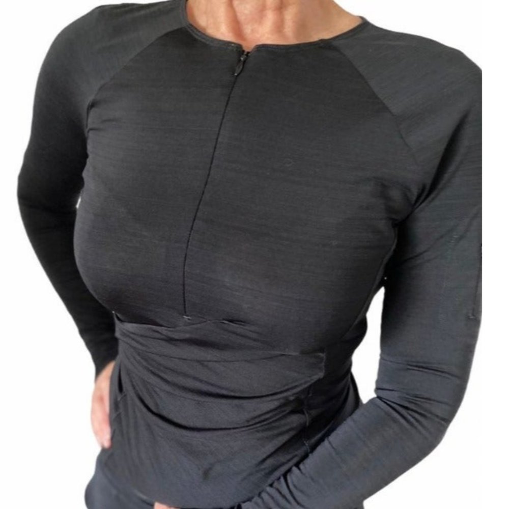 Athleta Black XS–S Quarter Zip Long Sleeve Top Thumb Holes Arm & Back Pockets